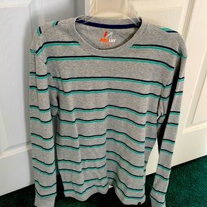 Young Men’s long sleeve shirt, nwt